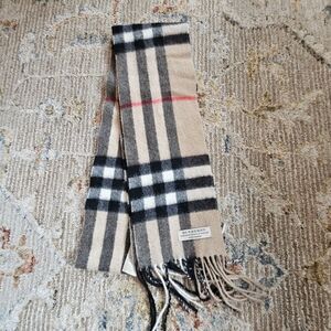 Burberry Cashmere Scarf In Excellent  Condition